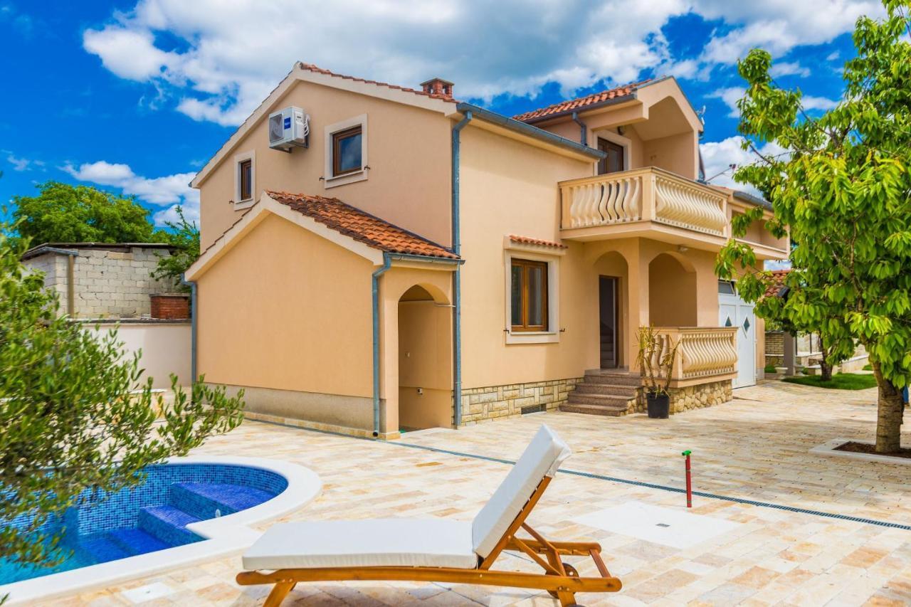 Villa Tina With Swimming Pool, Tennis Court, Games Room, Sauna, Gym, Bbq Policnik Exterior foto